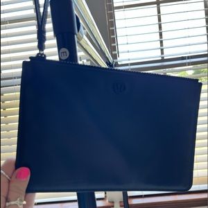 LULULEMON GOODY BAG WRISTLET IN BLACK